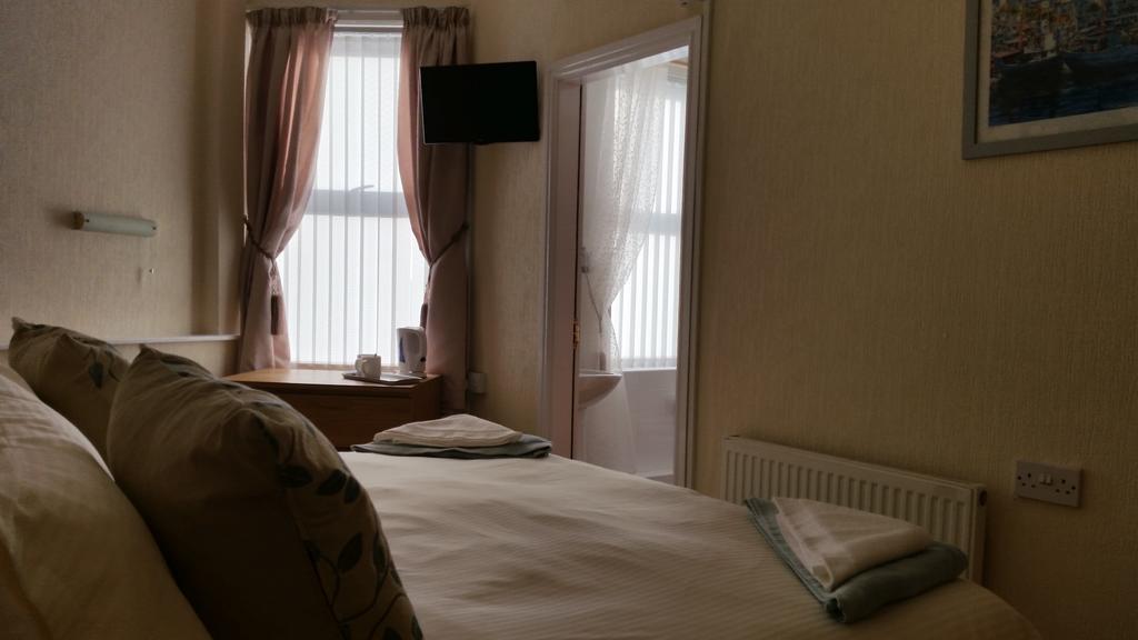 The Trevelyan Morecambe Quarto foto